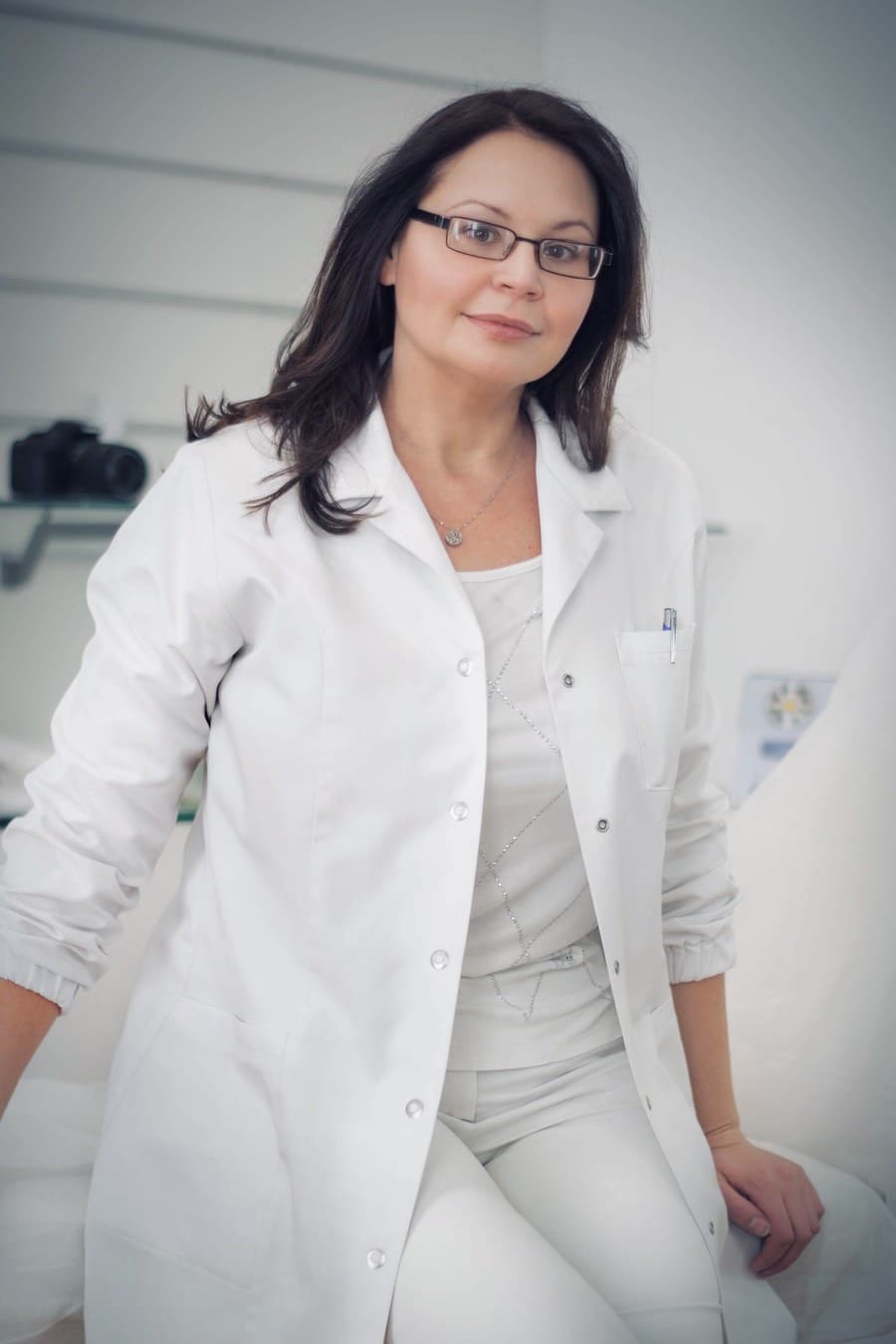 Dr. med. Natalie Wiesen, Fachärztin, in ihrer Praxis in Hillesheim